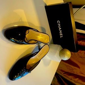 Short heeled Chanel Mules
